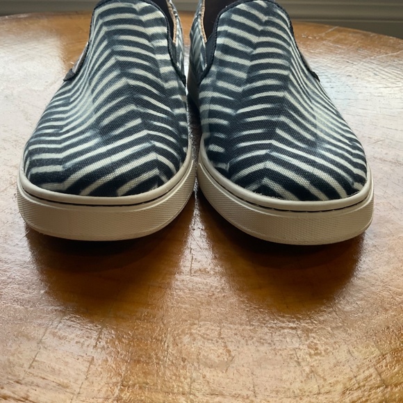 Olukai Pehuea Pa'i Slip on Canvas Sneakers Shoes 20360-LR18 Size 7.5 LAVA - Picture 8 of 9